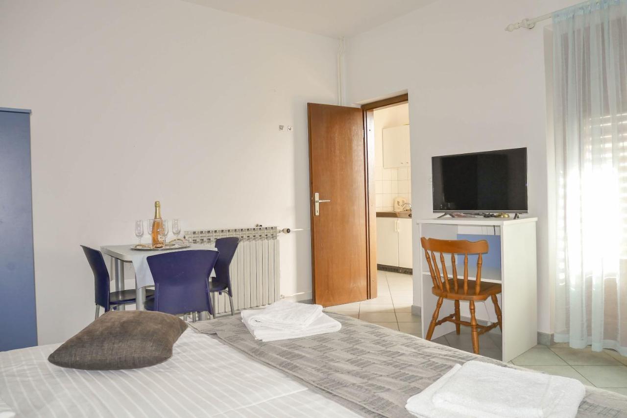 Apartments Beach Дуги Рат Екстериор снимка